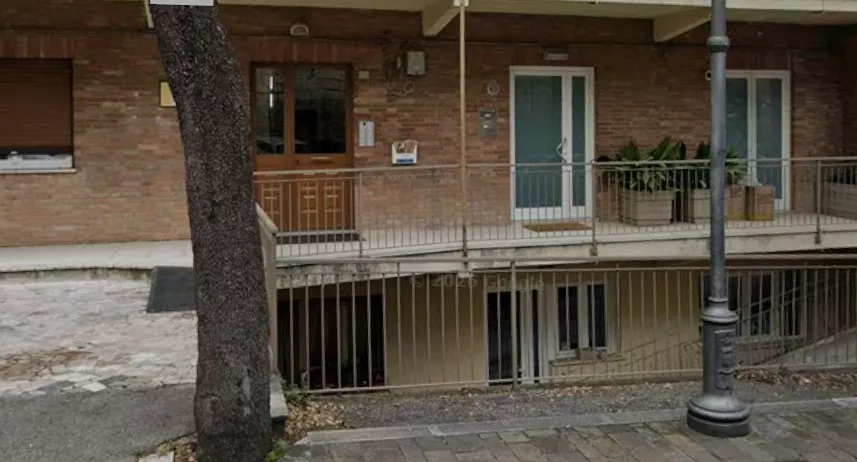 Ingresso dello studio di Osimo